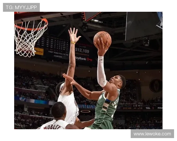 字母哥开季前四场创历史纪录140分50板25助攻成首人